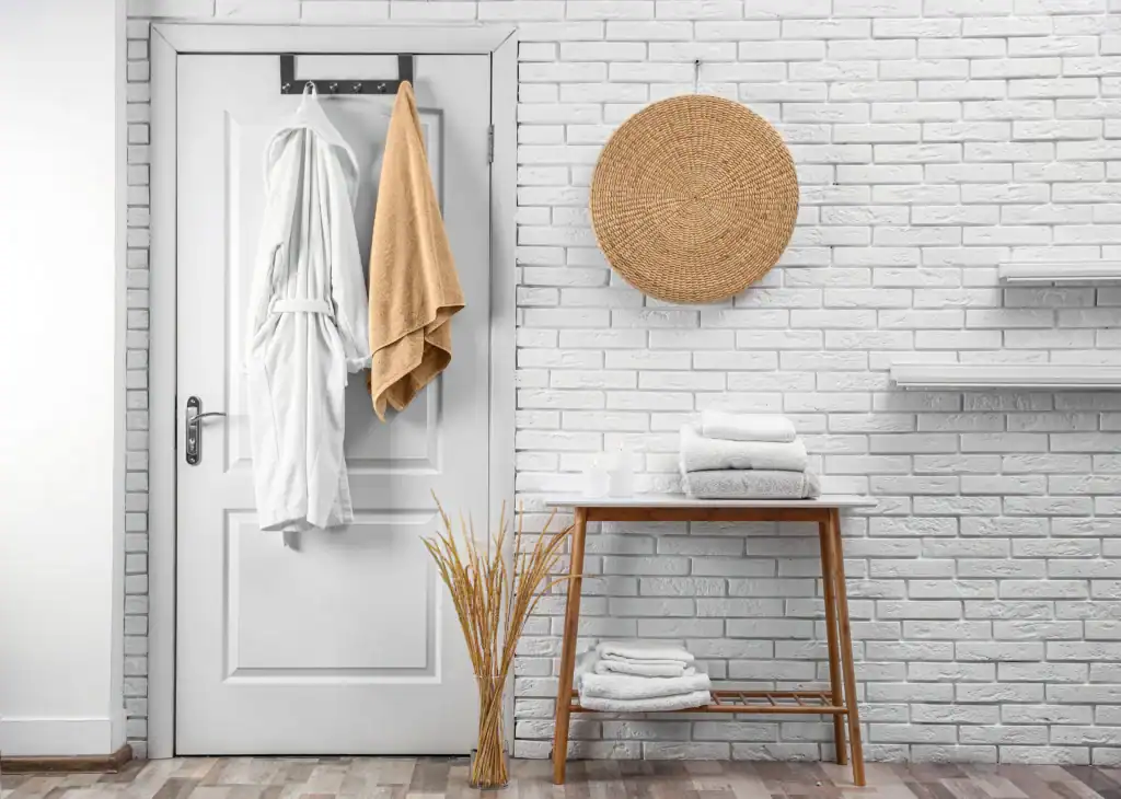 soft-comfortable-bathrobe-towel-hanging-door-stylish-room-interior,āļ§āļīāļāļĩāđāļĨāļ·āļāļāļāļĢāļ°āļāļđāļŦāđāļāļāļāđāļģ,āļāļĢāļ°āļāļđāļŦāđāļāļāļāđāļģ,āļāļēāļĢāđāļĨāļ·āļāļāļāļĢāļ°āļāļđāļŦāđāļāļāļāđāļģ,āļāļēāļĢāļāļĢāļ§āļāļŠāļāļāļāļĢāļ°āļāļđāļŦāđāļāļāļāđāļģ,āļāļĢāļ§āļāļāļĢāļ°āļāļđāļŦāđāļāļāļāđāļģ,āđāļāđāļāļāļĢāļ°āļāļđāļŦāđāļāļāļāđāļģ,āļāļĢāļ§āļāļāđāļēāļ,āļāļĢāļ§āļāļāļāļāđāļ,āļāļĢāļ§āļāļŦāđāļāļāļāđāļģ,āļāļĢāļīāļĐāļąāļāļāļĢāļ§āļāļĢāļąāļāļāđāļēāļ,āļāļĢāļīāļĐāļąāļāļĢāļąāļāļāļĢāļ§āļāļāđāļēāļ